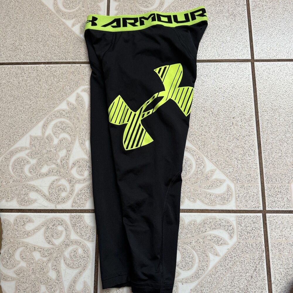 Boys Under Armour 3/4 Running Compression Pants Tights Fitted  Heat Gear Small
